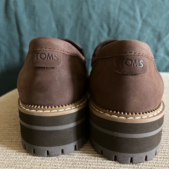 Toms NWOT Women's Brown Suede Loafers - Picture 4 of 7
